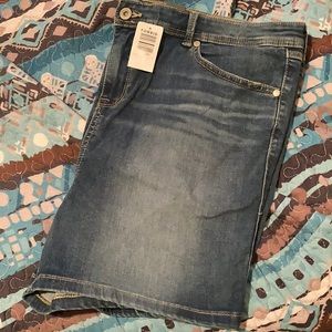NWT Torrid mid fit  denim shorts